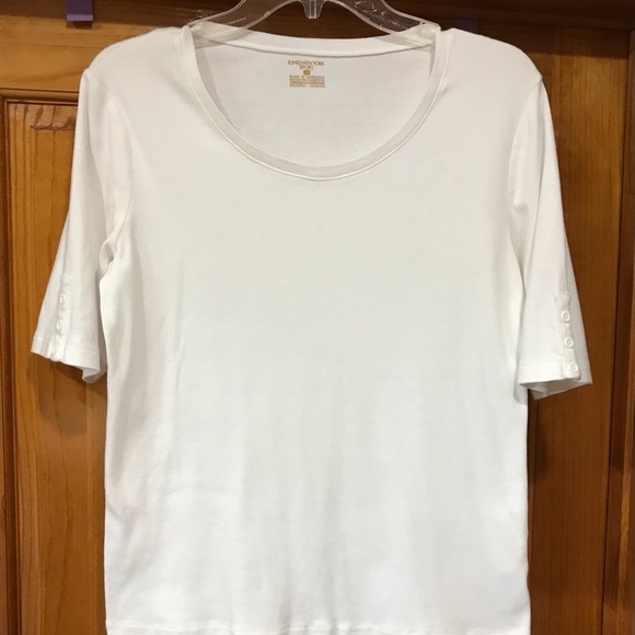 Jones New York Sport White Crew Neck Blouse w/ 3 Buttons on the Sleeve
Ladies - Picture 6 of 16